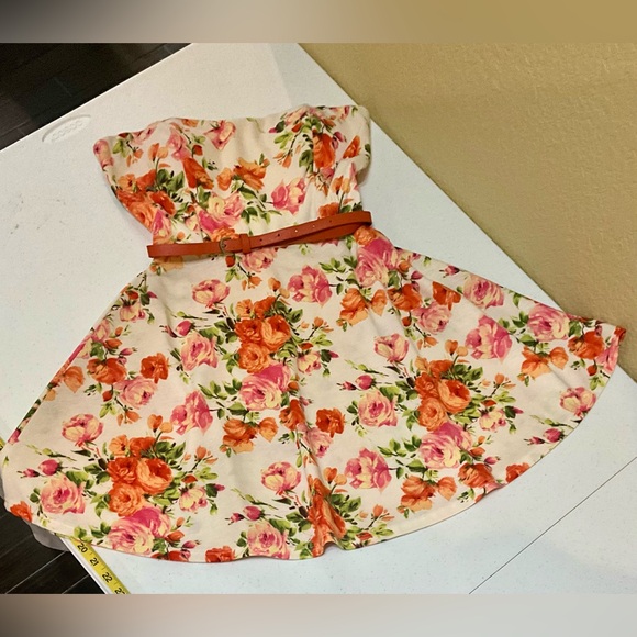 Floral PRETTY GOOD strapless dress with belt.  Size L - Picture 4 of 7